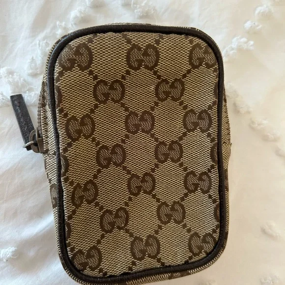Gucci Beige and Brown Monogram Shoulder Bag - Picture 3 of 6